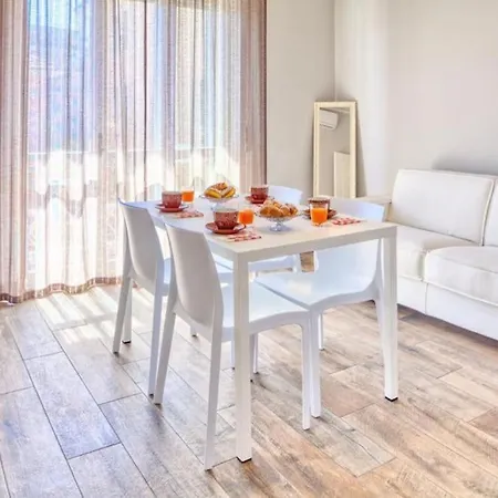 Holidays * 迪亚诺马里纳